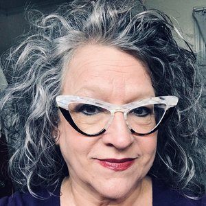 Meet your Posher, Vickie